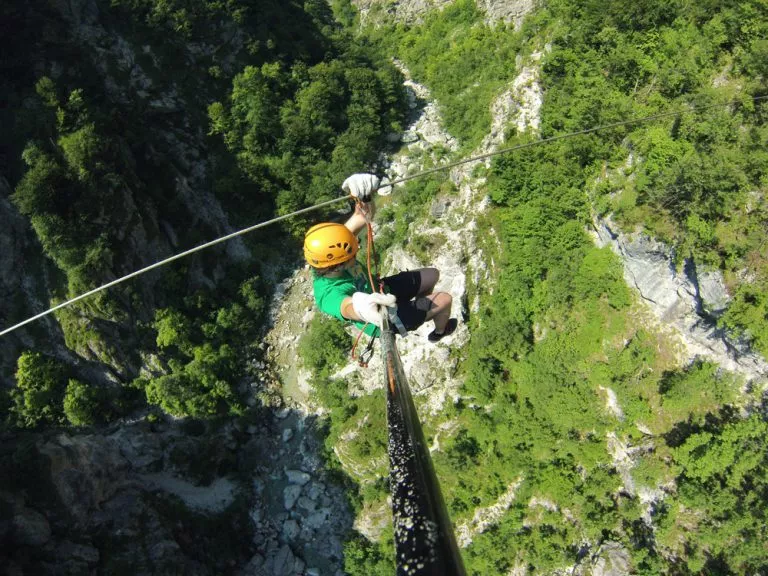 Zipline per l'addio al nubilato