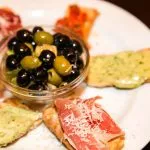 Bruschette olive erbe
