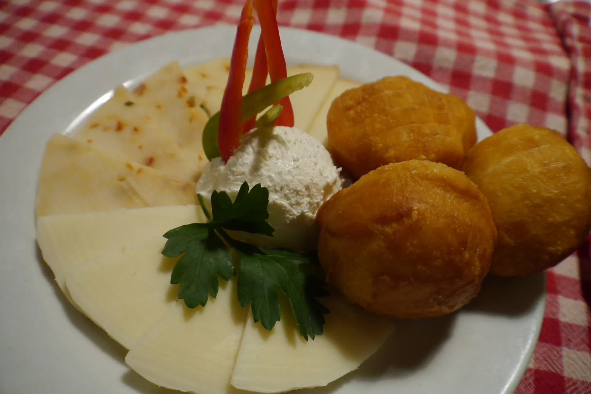 Krožnik s sirom