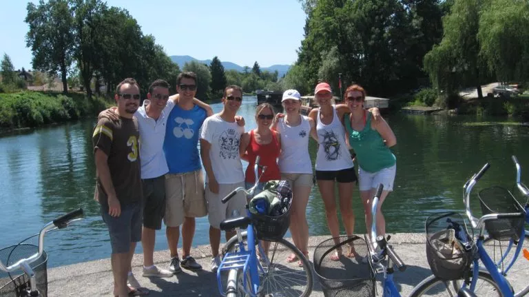 Gruppo in tour in bicicletta