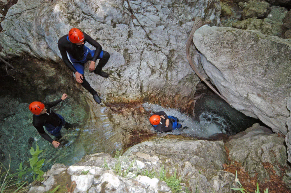 Hen canyoning