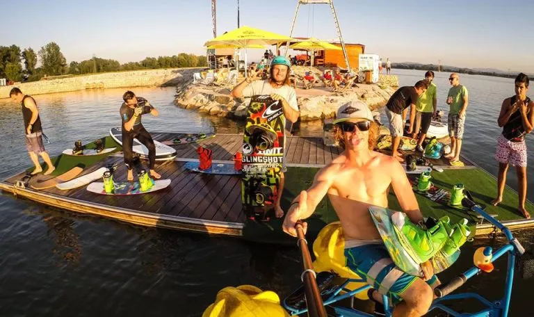 Addio al nubilato in Slovenia con il wakeboard