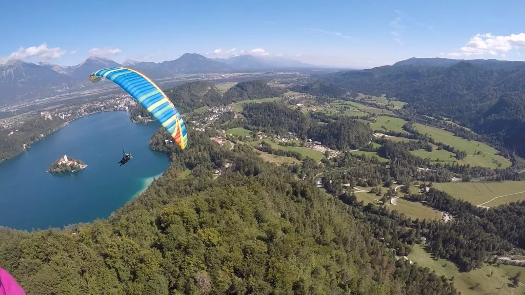 Gleitschirmfliegen am Bleder See