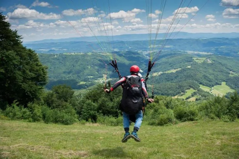 Parapendio krvavec hen