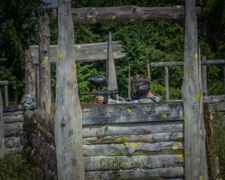 Stagljubljana paintball all'aperto a scalare
